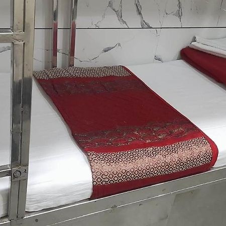 Amaan Hotel Мумбаи Экстерьер фото