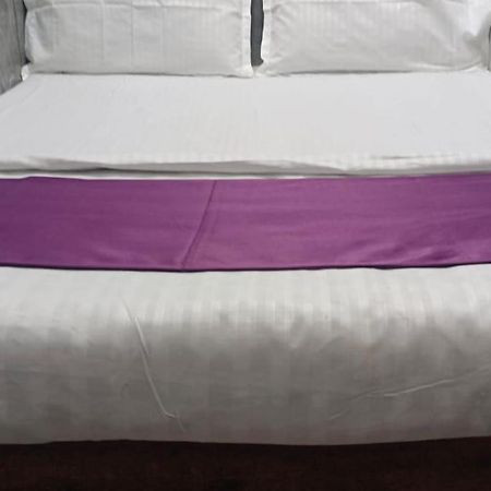 Amaan Hotel Мумбаи Экстерьер фото