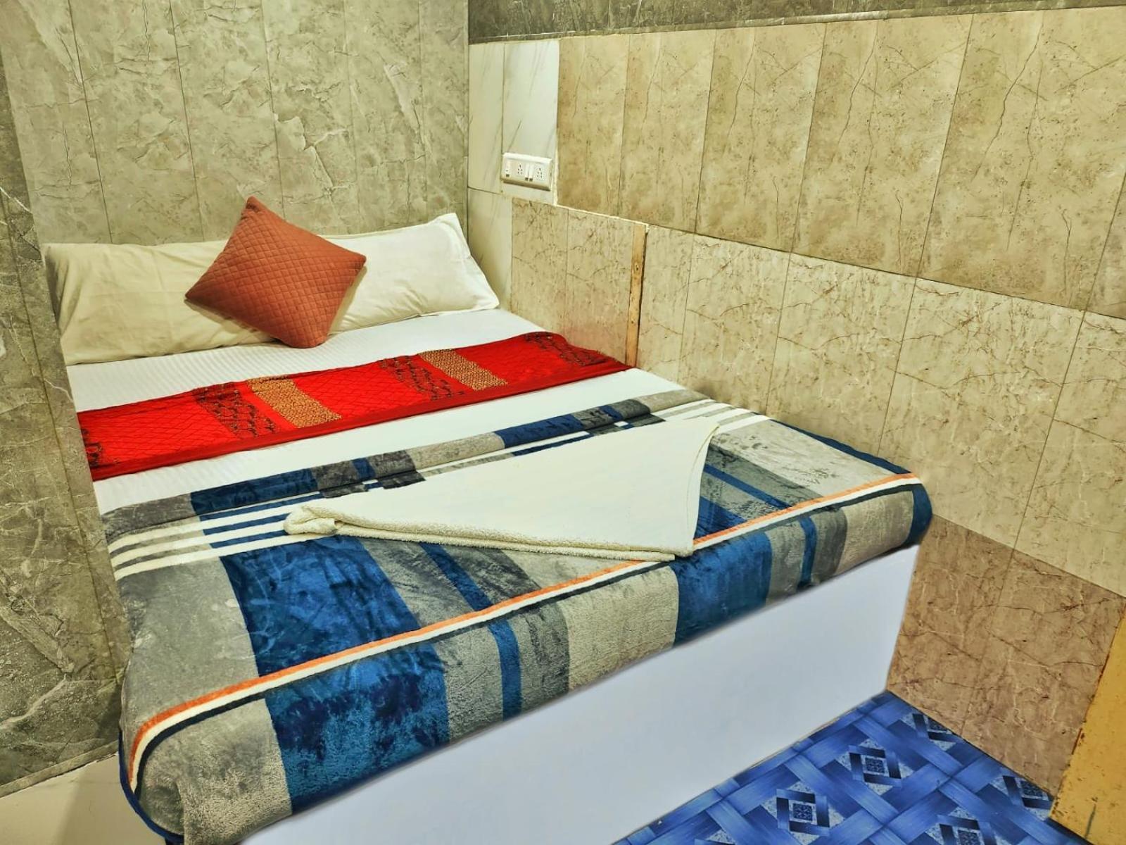 Amaan Hotel Мумбаи Экстерьер фото