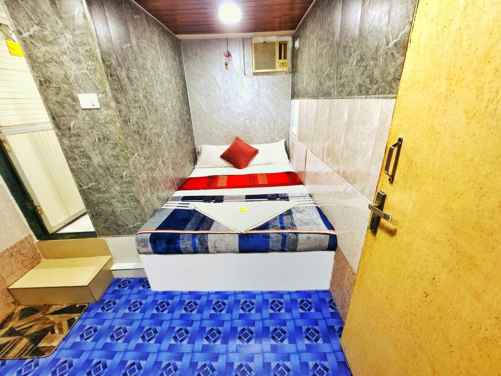 Amaan Hotel Мумбаи Экстерьер фото