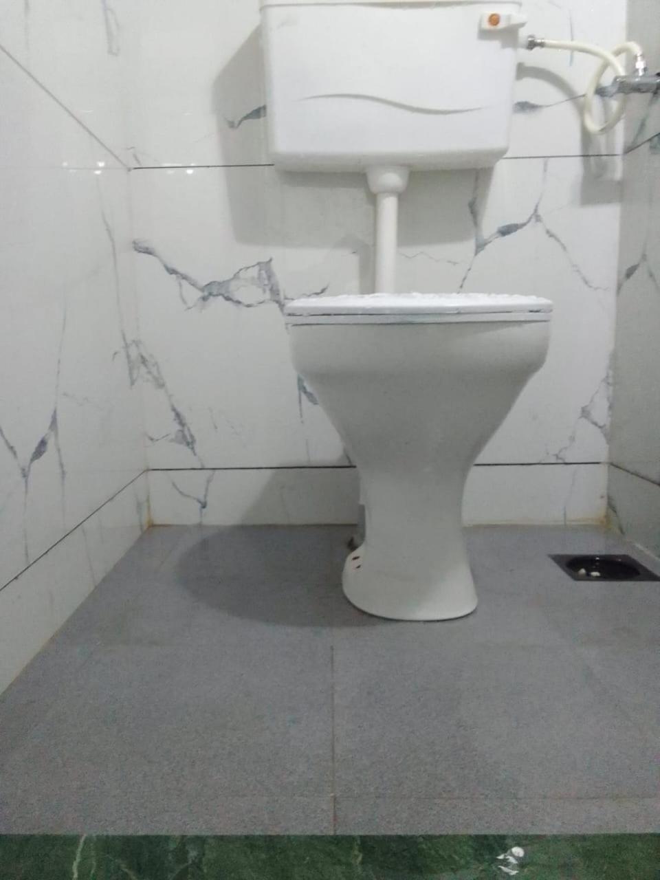 Amaan Hotel Мумбаи Экстерьер фото