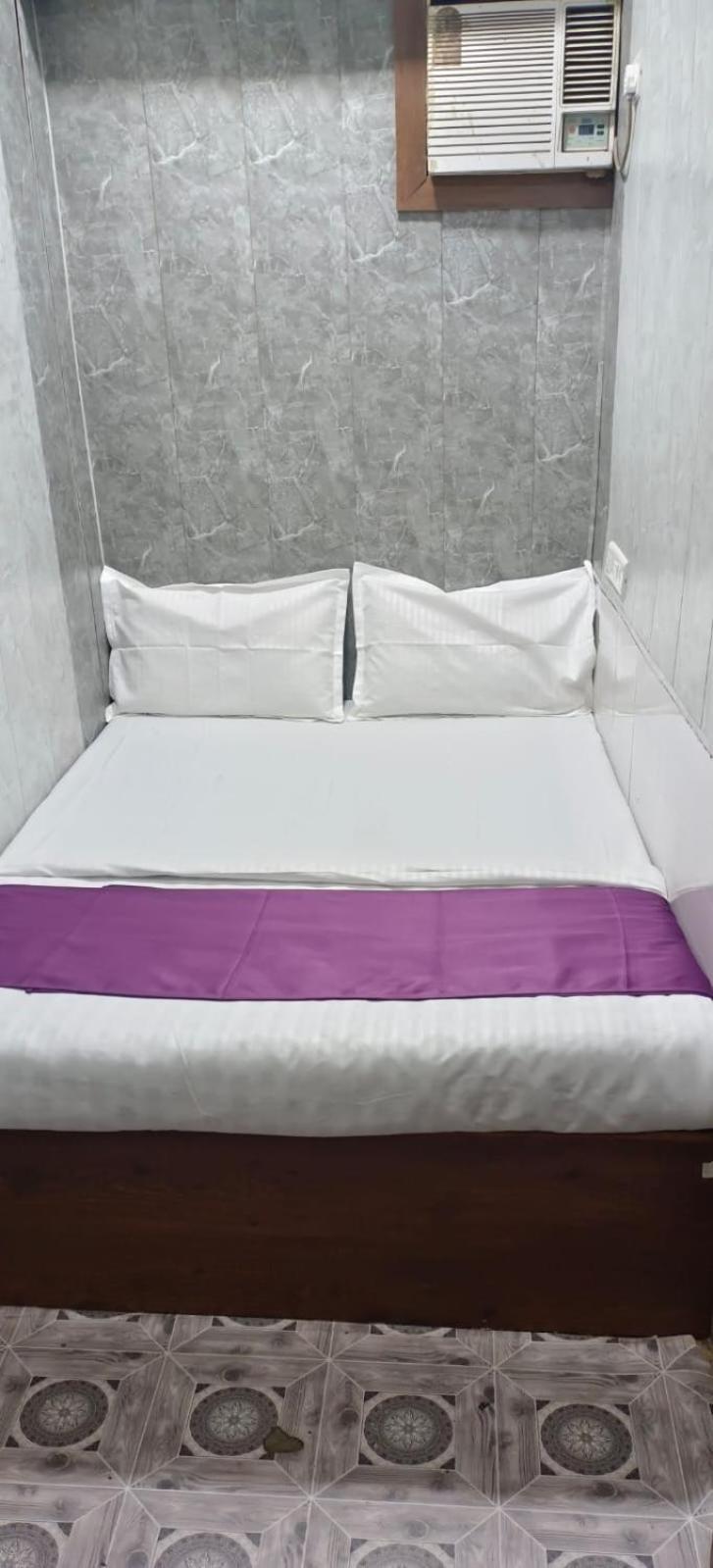 Amaan Hotel Мумбаи Экстерьер фото